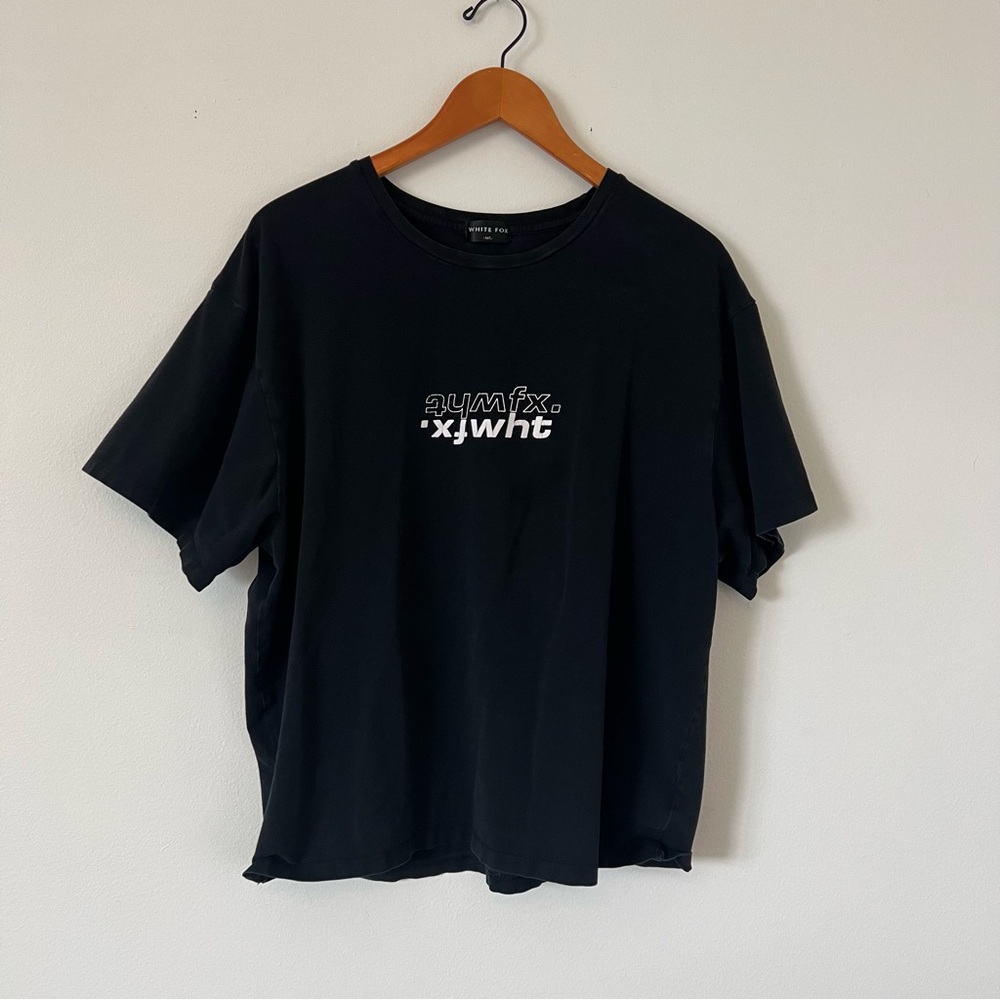 White Fox Boutique Women’s Black Tee Sz M/L